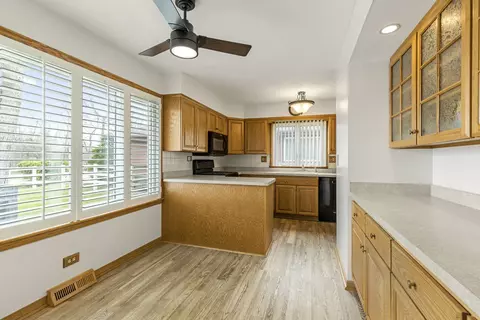 Kitchen - 218 Mastodon Dr, Ingleside, IL 60041 photo 5 of 5