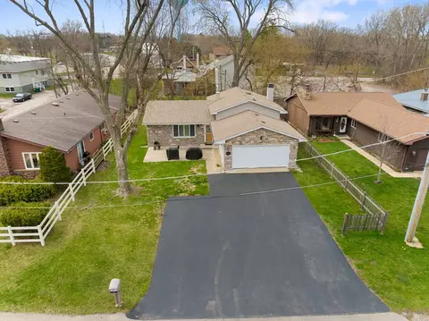 View/Area - 218 Mastodon Dr, Ingleside, IL 60041 photo 2 of 8