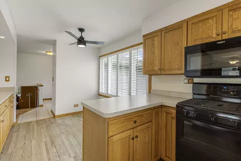 Kitchen - 218 Mastodon Dr, Ingleside, IL 60041 photo 3 of 5