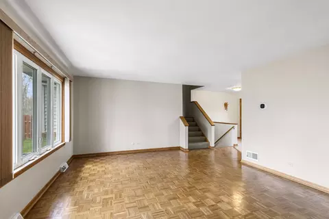 Living - 218 Mastodon Dr, Ingleside, IL 60041 photo 3 of 4