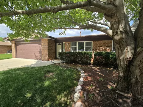 6705 Foxtree Ave, Woodridge, IL 60517