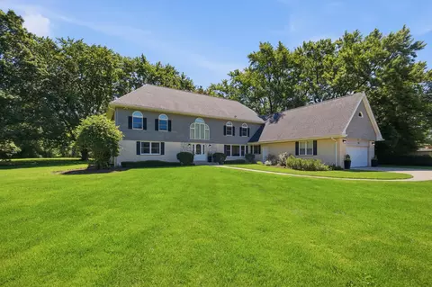 75 Ela Rd, Inverness, IL 60067