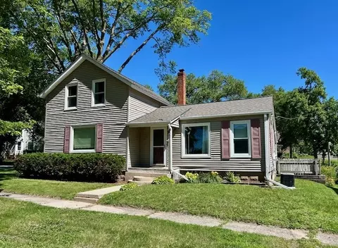 204 E 6th St, Pecatonica, IL 61063