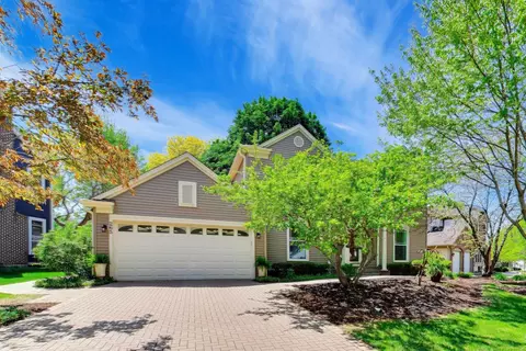 265 Southfield Dr, Vernon Hills, IL 60061