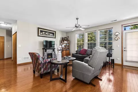 Living - 1601 Millbrook Dr, Algonquin, IL 60102 photo 2 of 3