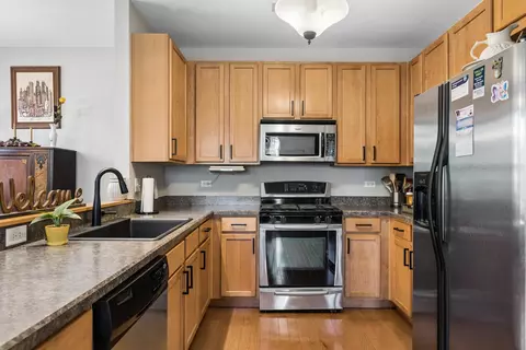 Kitchen - 1601 Millbrook Dr, Algonquin, IL 60102 photo 2 of 3