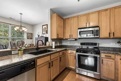 Kitchen - 1601 Millbrook Dr, Algonquin, IL 60102 photo 3 of 3