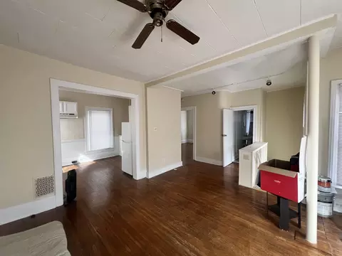 Living - 902 N Lee St, Bloomington, IL 61701 photo 2 of 6