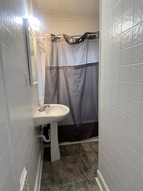Bath - 902 N Lee St, Bloomington, IL 61701 photo 1 of 3