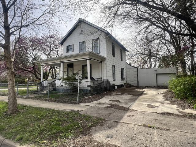 902 N Lee St, Bloomington, IL 61701
