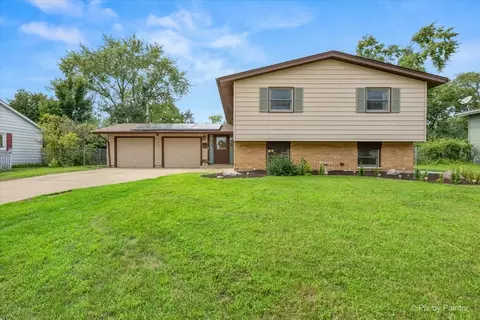 638 Sussex Ln, Crystal Lake, IL 60014