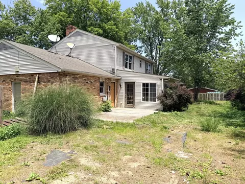 Exterior - 500 E Clark Trl, Herrin, IL 62948 photo 2 of 5