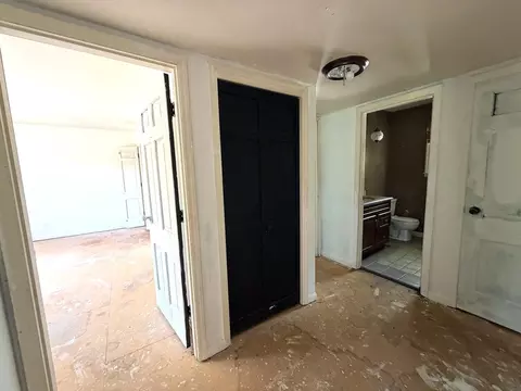 Entry Way - 500 E Clark Trl, Herrin, IL 62948 photo 3 of 3