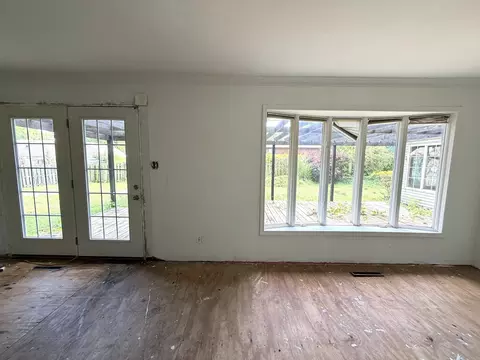 Living - 500 E Clark Trl, Herrin, IL 62948 photo 10 of 10