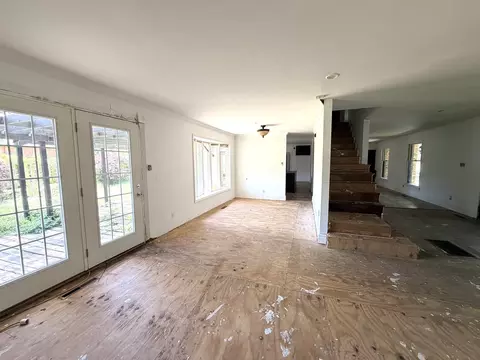 Living - 500 E Clark Trl, Herrin, IL 62948 photo 4 of 10