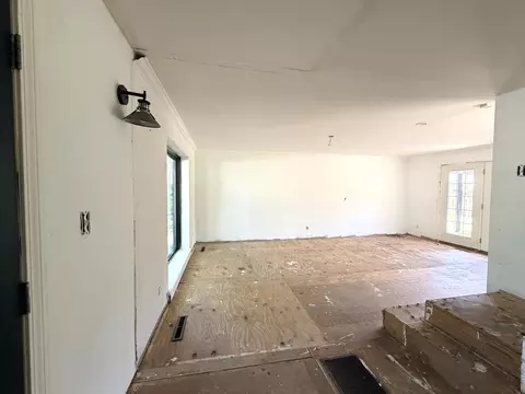 Living - 500 E Clark Trl, Herrin, IL 62948 photo 5 of 10