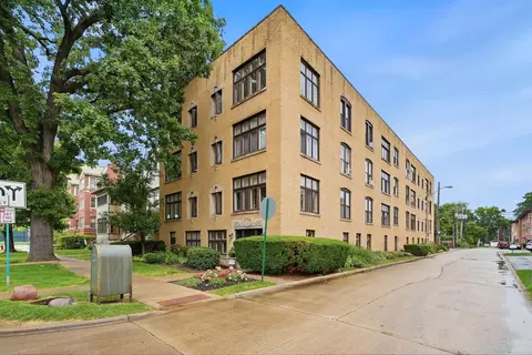 1136 Ontario St #3B, Oak Park, IL 60302