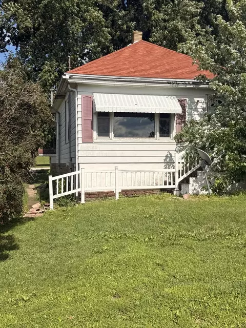 307 S Saint Paul St, Mark, IL 61340