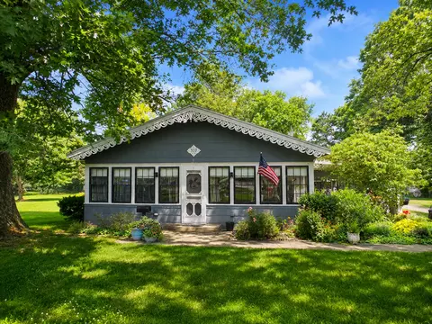 307 W Webster St, Benton, IL 62812