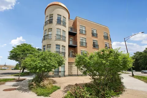 6425 W Touhy Ave #2C, Chicago, IL 60646