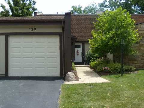 139 Cascade Dr, Indian Head Park, IL 60525