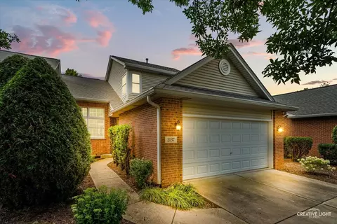 2137 Prairie Ln, Woodridge, IL 60517