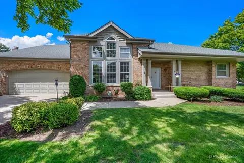 303 Torrington Dr, Bloomingdale, IL 60108