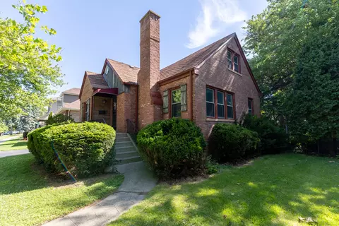 3743 S Highland Ave, Berwyn, IL 60402