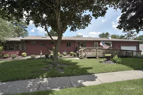 614 N Lillian St, Mchenry, IL 60050