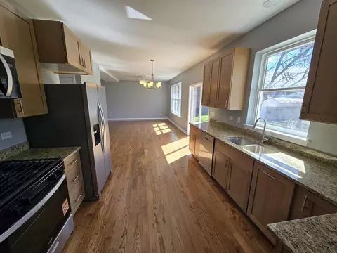 Kitchen - 4 Joseph Ct, Midlothian, IL 60445 photo 3 of 3