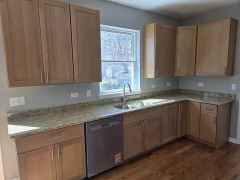 Kitchen - 4 Joseph Ct, Midlothian, IL 60445 photo 2 of 3