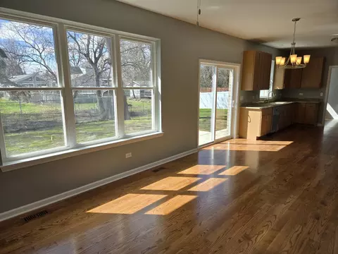 Living - 4 Joseph Ct, Midlothian, IL 60445 photo 5 of 5