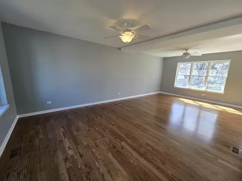 Living - 4 Joseph Ct, Midlothian, IL 60445 photo 3 of 5