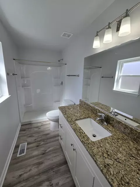 Bath - 4 Joseph Ct, Midlothian, IL 60445 photo 3 of 3