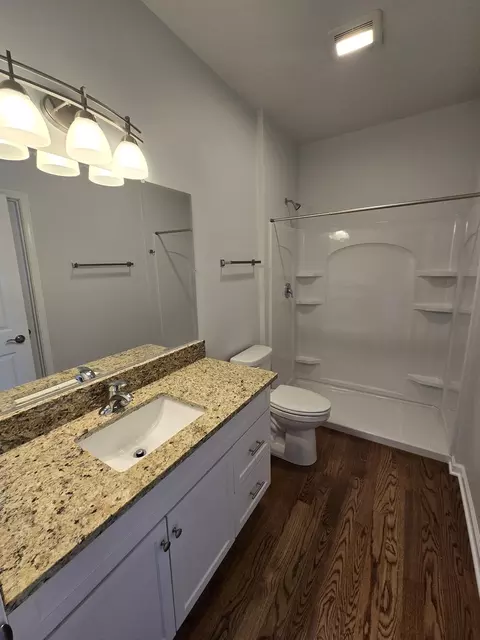 Bath - 4 Joseph Ct, Midlothian, IL 60445 photo 1 of 3