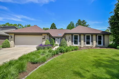 588 Williamsburg Rd, Glen Ellyn, IL 60137