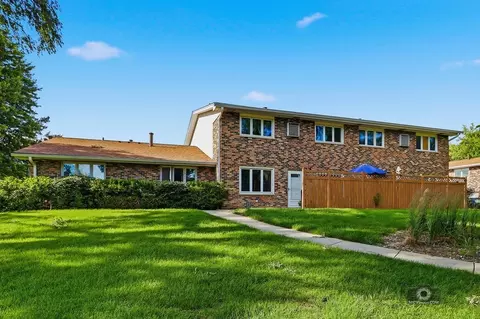 1905 Rosewood Ct #2C, Darien, IL 60561