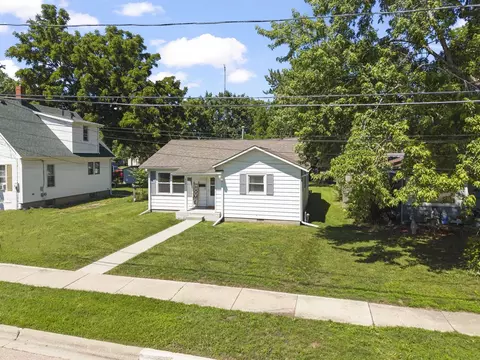 913 N 15th St, Dekalb, IL 60115