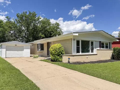 220 N Park Dr, Glenwood, IL 60425