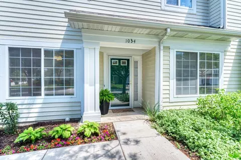 1034 Huntington Dr #1034, Elk Grove Village, IL 60007