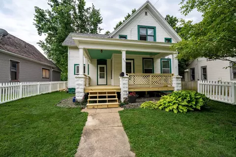 906 W Taylor St, Bloomington, IL 61701