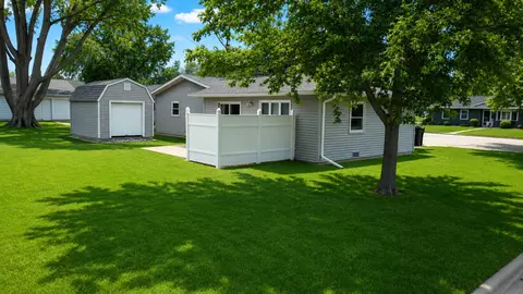 Exterior - 1418 Chippewa Dr, Ottawa, IL 61350 photo 3 of 5