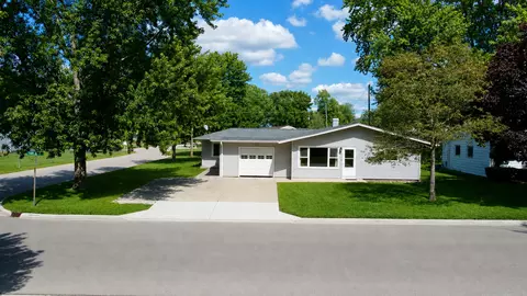 1418 Chippewa Dr, Ottawa, IL 61350