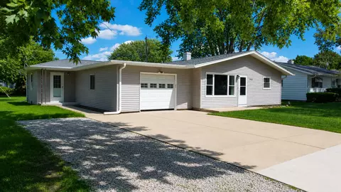 Exterior - 1418 Chippewa Dr, Ottawa, IL 61350 photo 1 of 5