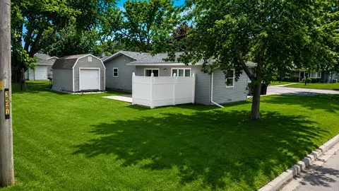 Exterior - 1418 Chippewa Dr, Ottawa, IL 61350 photo 4 of 5