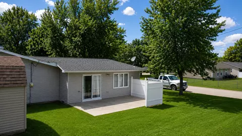 Exterior - 1418 Chippewa Dr, Ottawa, IL 61350 photo 2 of 5
