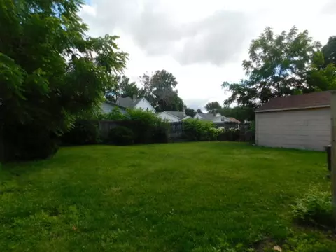 Exterior - 302 E Park St, Morrison, IL 61270 photo 4 of 9