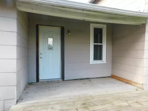 Exterior - 302 E Park St, Morrison, IL 61270 photo 8 of 9