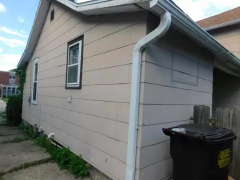 Exterior - 302 E Park St, Morrison, IL 61270 photo 9 of 9