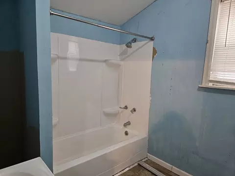 Bath - 302 E Park St, Morrison, IL 61270 photo 2 of 2